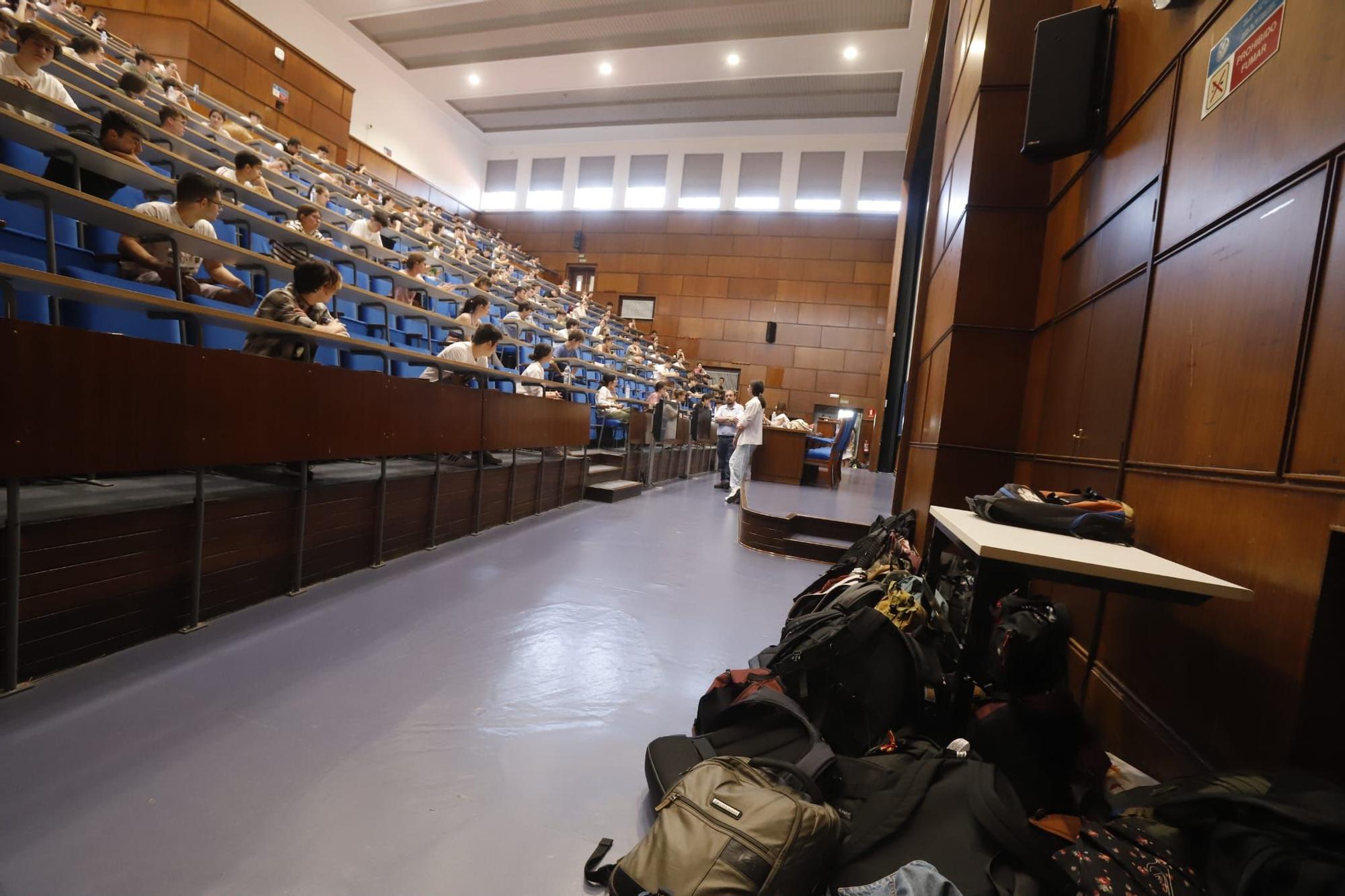 Miles de aragoneses se examinan desde este martes en la Evau