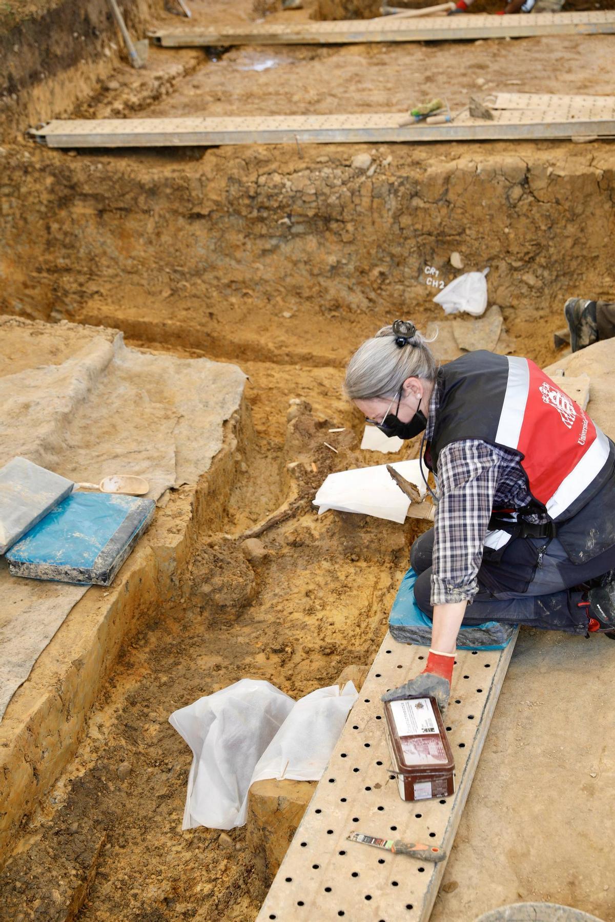 EN IMÁGENES: Hallan los restos de al menos seis víctimas en la fosa común de La Lloba