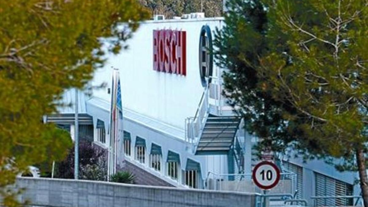 Accesos a la fábrica de Bosch en Lliçà d'Amunt, que produce frenos para coches.