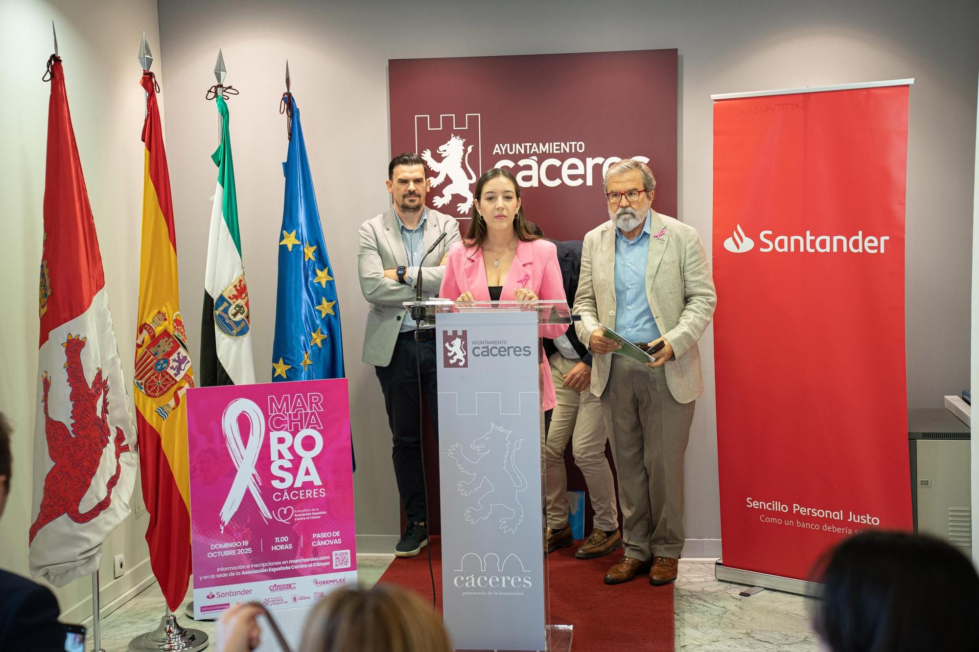 Las imágenes de la presentación de la marcha rosa de Cáceres
