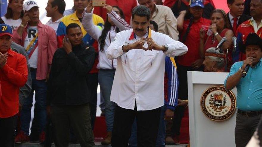 Maduro propone elecciones legislativas anticipadas como solución &quot;pacífica&quot;