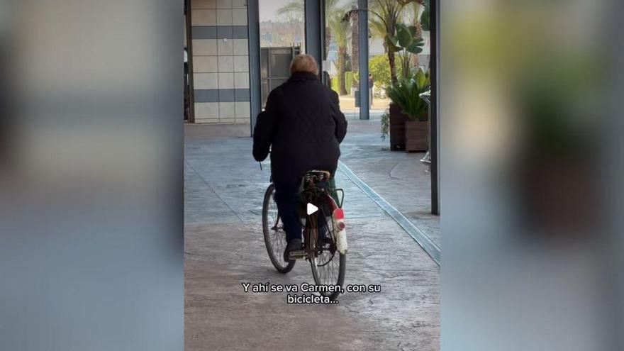 La bicicleta de 2.000 pesetas que esconde una historia de amor de toda una vida en Orihuela