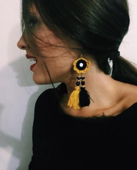 Los pendientes de borlas de María Sanz