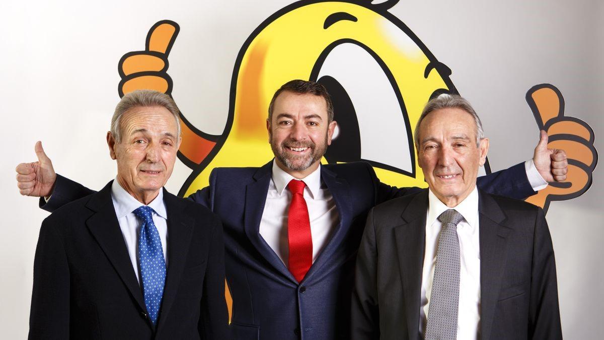 En la foto, Agustín Gregori, CEO actual de Grefusa y tercera generación, con su tío y su padre.