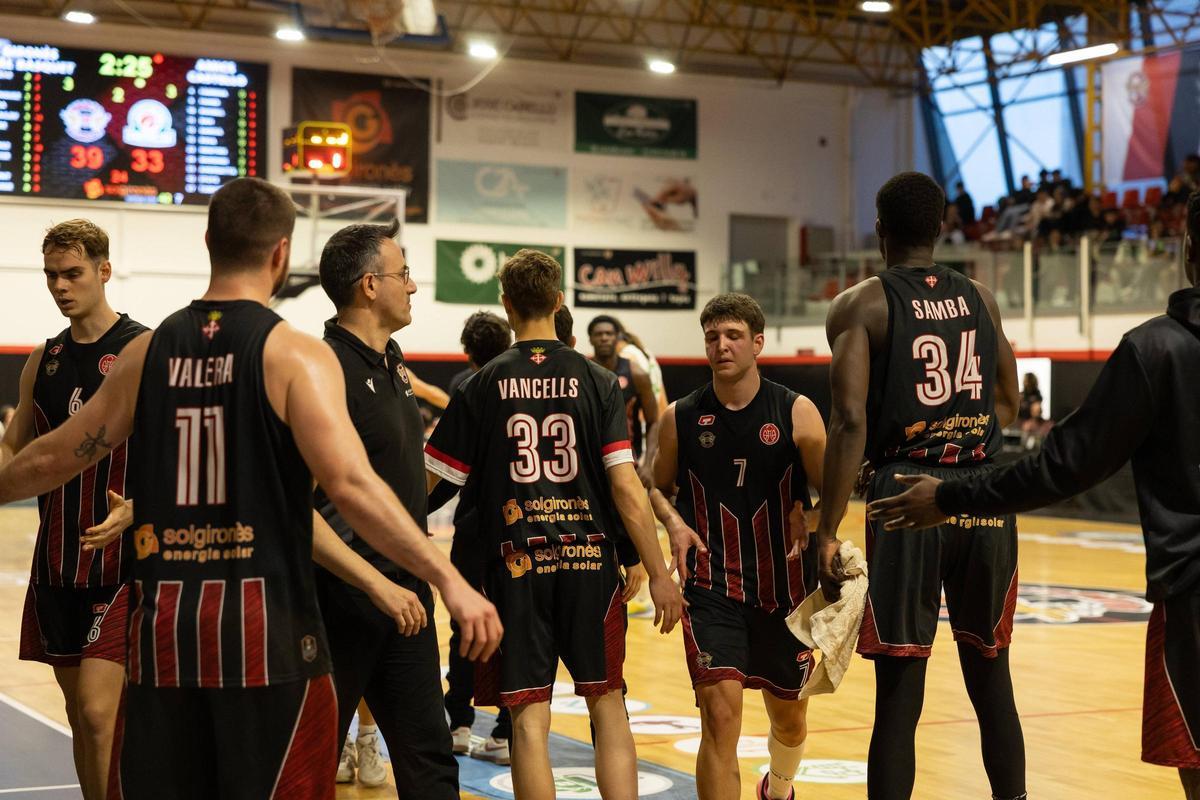 Els jugadors del Bisbal al Pavelló Vell
