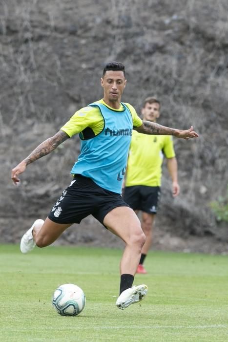 12.11.19. Las Palmas de Gran Canaria.Fútbol segunda división temporada 2019/20. Entrenamiento de la UD Las Palmas en la Ciudad Deportiva Barranco Seco. Foto: Quique Curbelo  | 12/11/2019 | Fotógrafo: Quique Curbelo