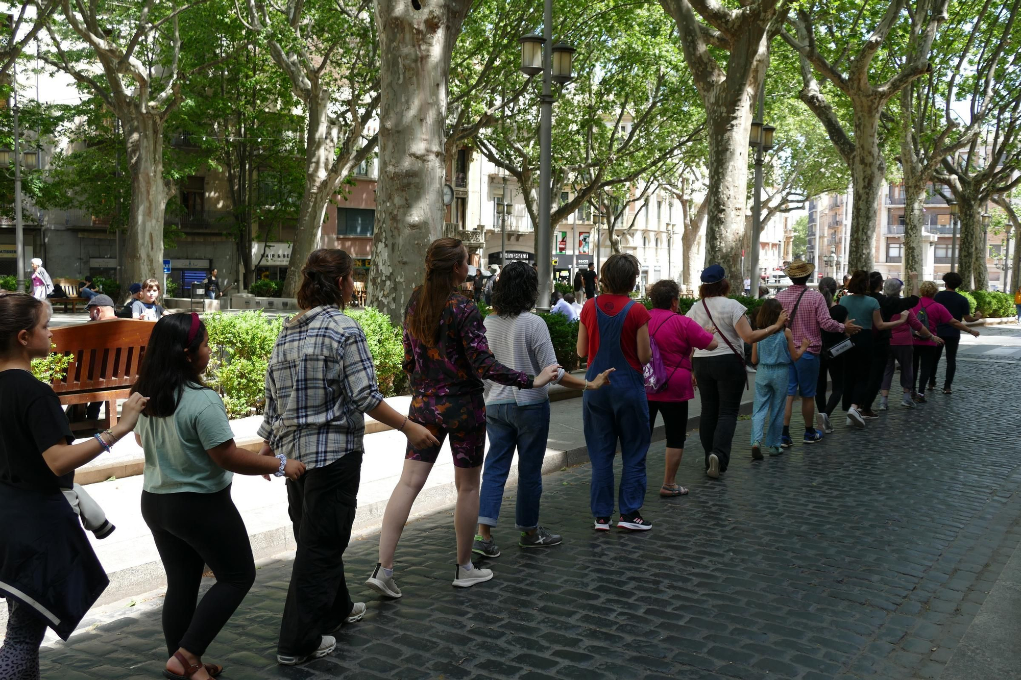 Dues exposicions, un programa de ràdio i el dia de la dansa animen el matí del dissabte de Santa Creu