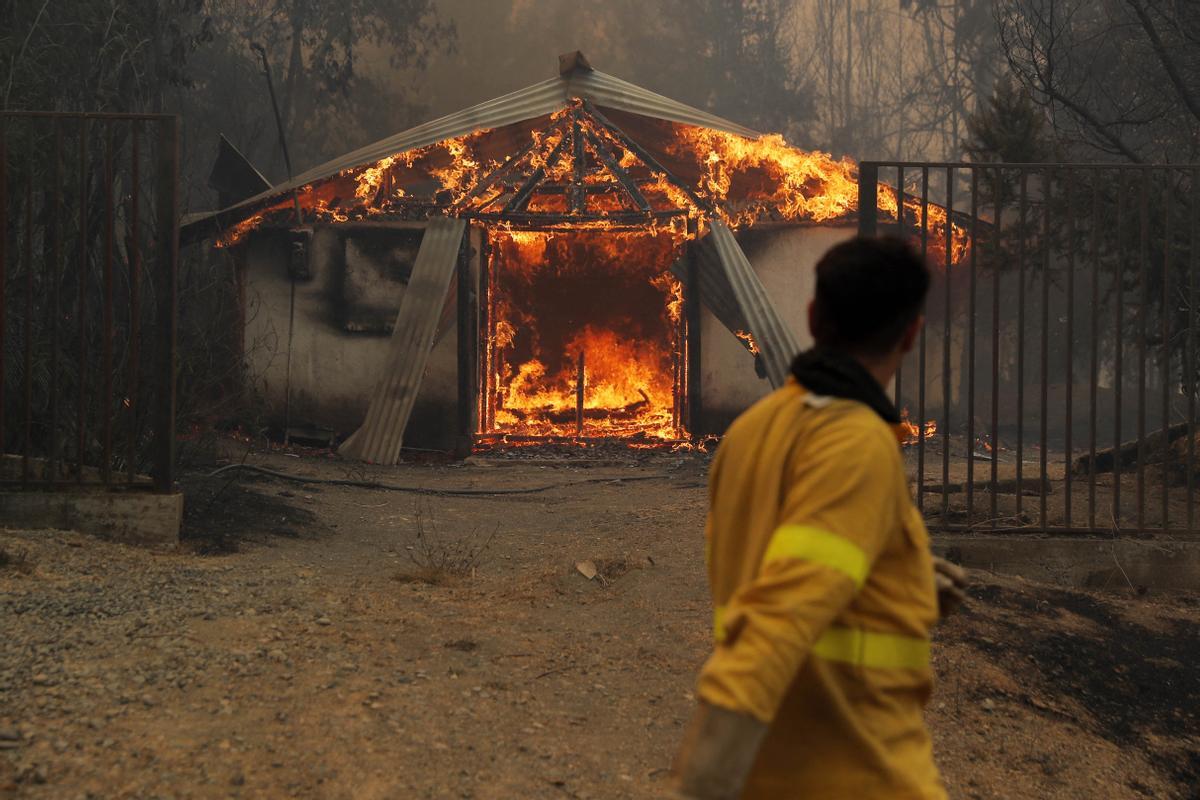 Los incendios que arrasan Chile dejan ya más de 20 muertos