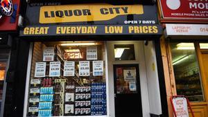 Una ’off licence’ (local autorizado para vender alcohol) de Glasgow.