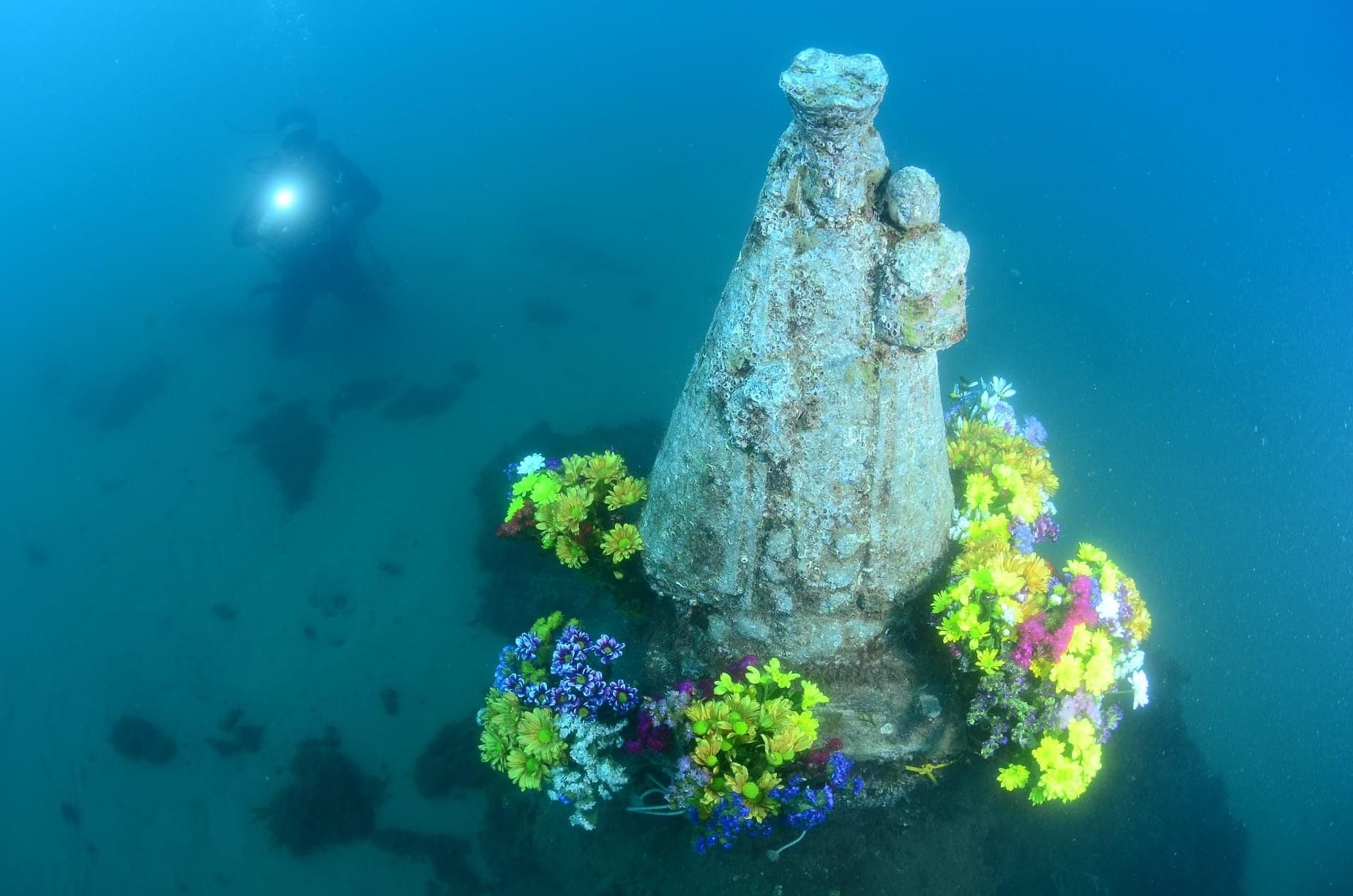 Así ha sido la Ofrenda a la imagen sumergida de la Virgen de los Desamparados