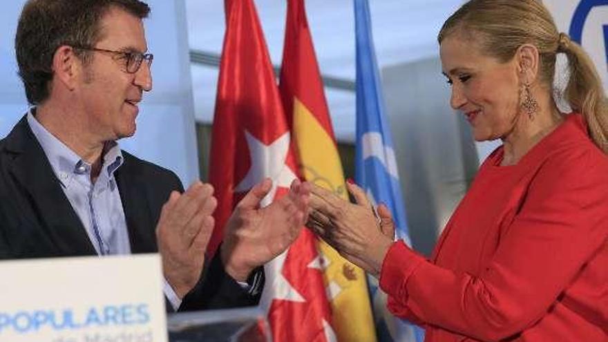 Feijóo con Cifuentes.  // Efe