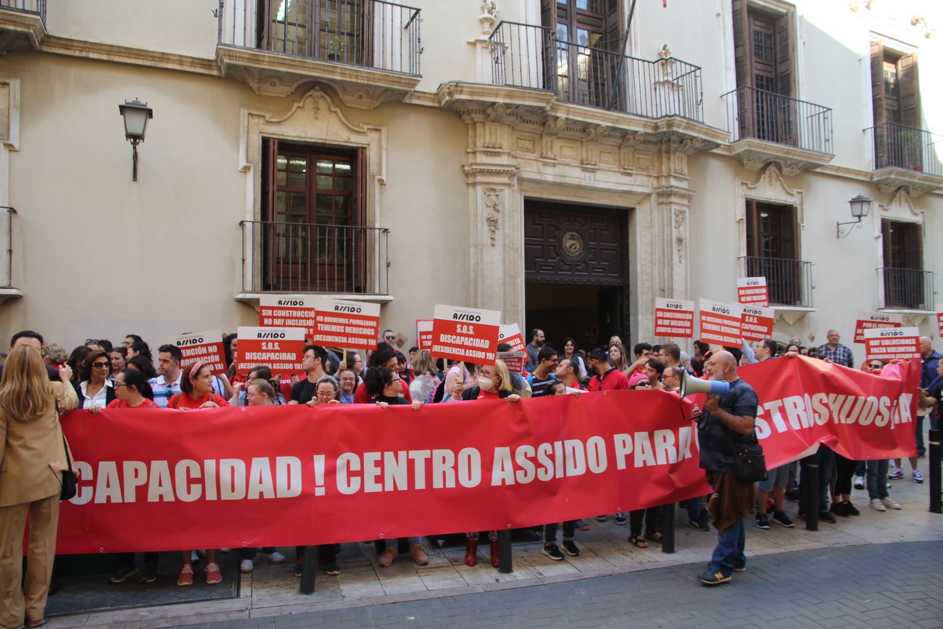 Concentración de Assido en Murcia ante la CHS