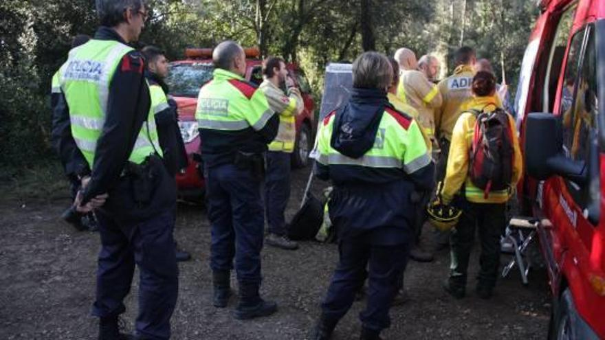 Dispositiu d&#039;emergències per buscar un home perdut a Palol de Revardit, el 2015.