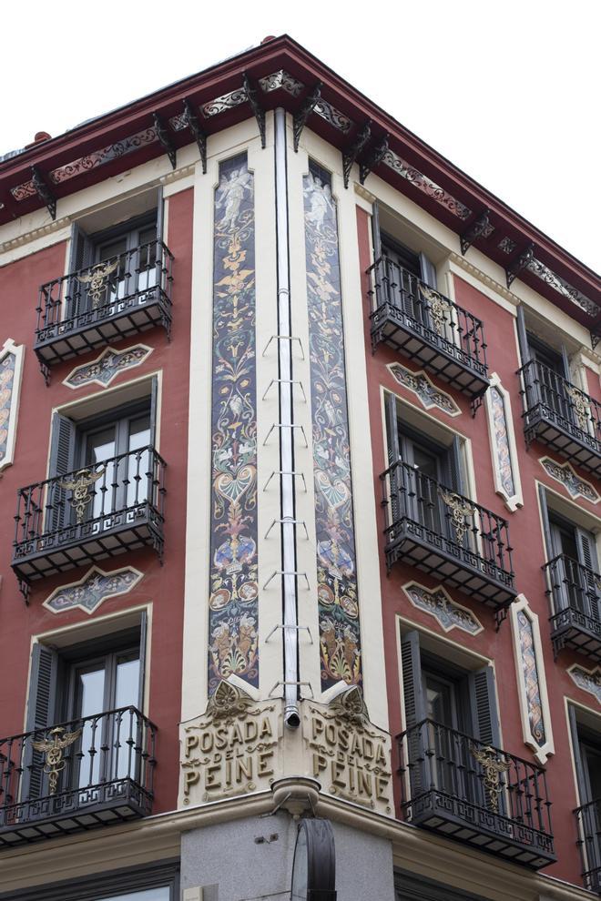 Fachada mítica de la Posada del Peine, hoy de Petit Palace