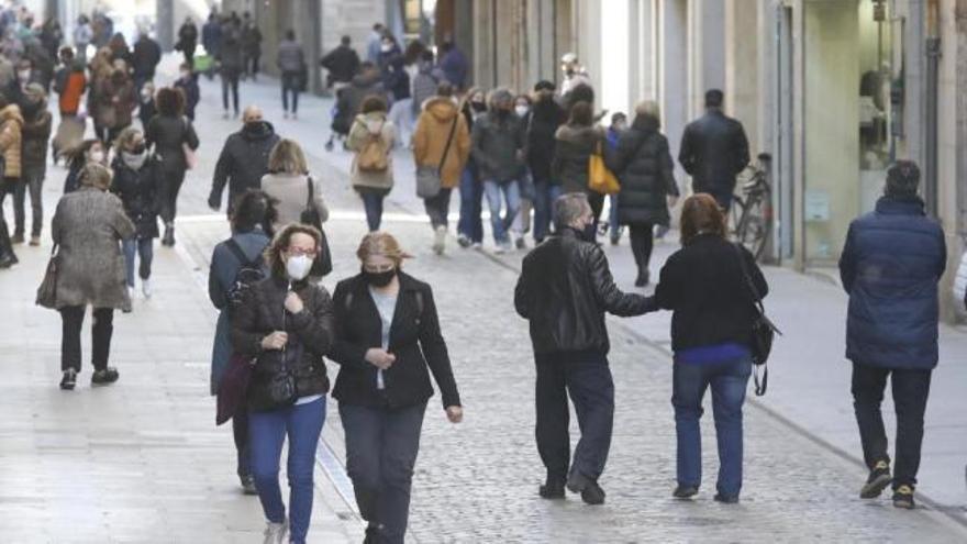 Sanitat estudia tancar les activitats no essencials a les 20.00 hores