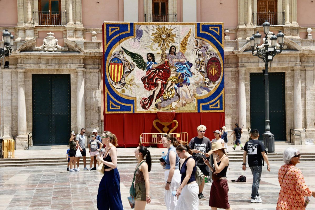 Tapiz del Corpus en la plaza de la Virgen
