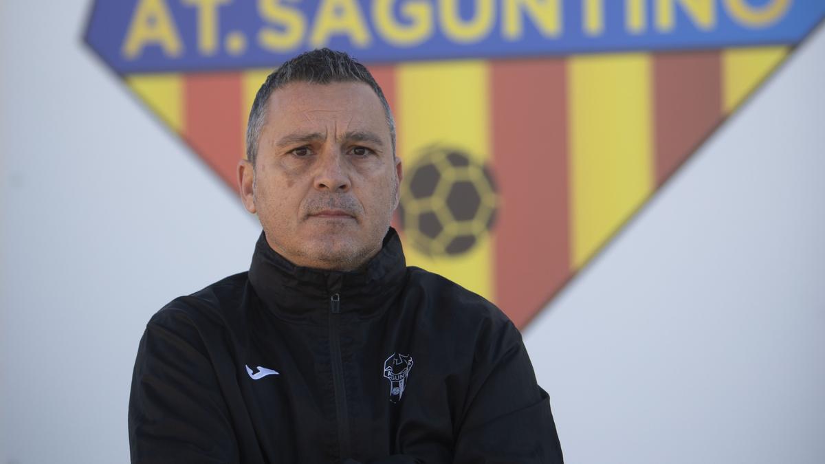 El entrenador del Atlético Saguntino, Sergi Escobar.