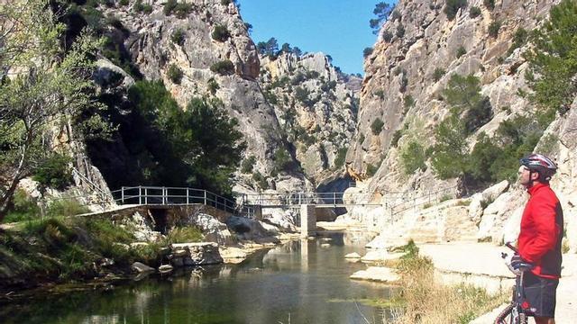 Basses i rius són una alternativa de bany en plena natura.