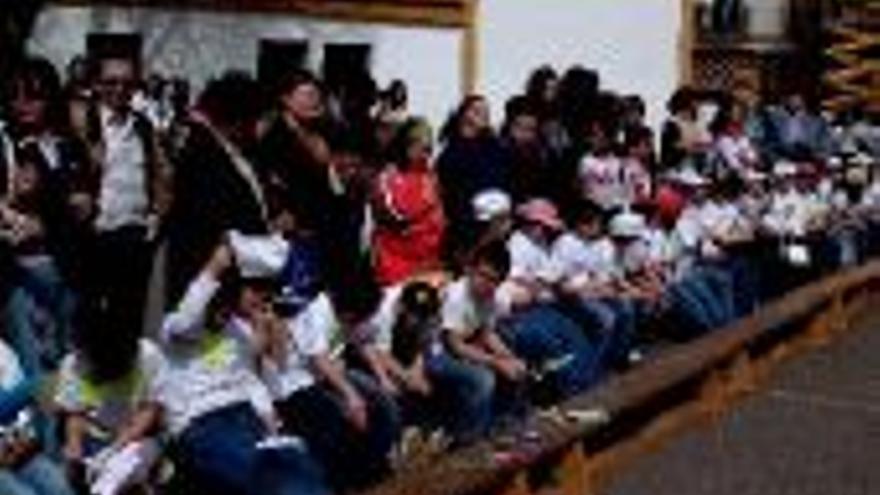 La comunidad educativa del Antonio Machado realiza diversas actividades en su día de la paz