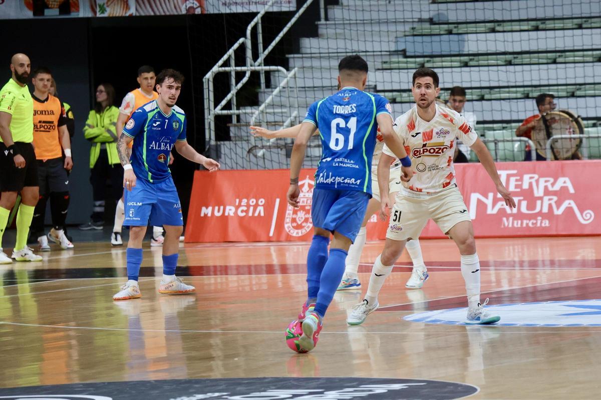 Las mejores imágenes del partido entre ElPozo y Valdepeñas