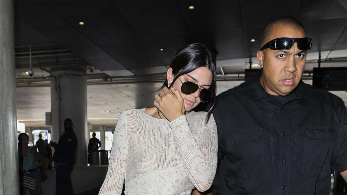 Kendall Jenner y su look blanco transparente para viajar