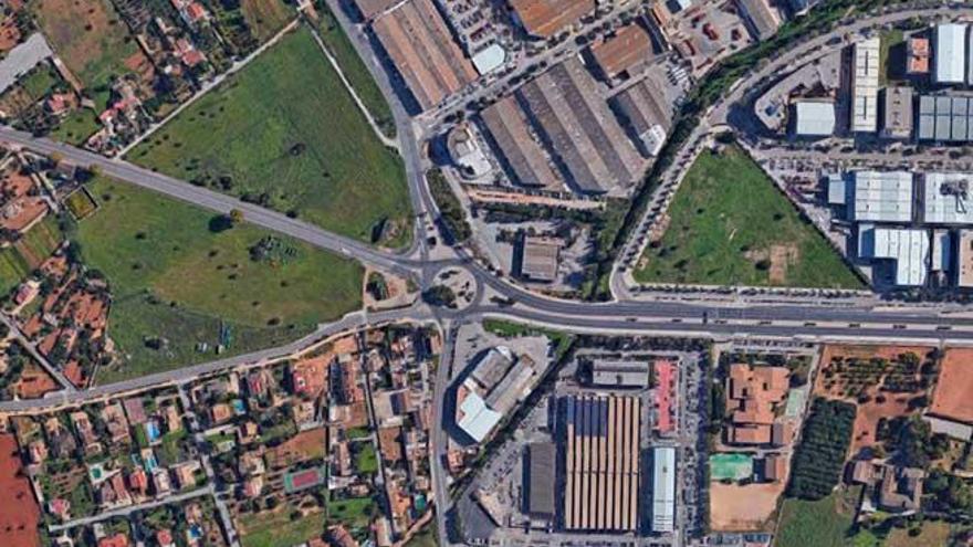 Una rotonda del camino dels Reis congestionada