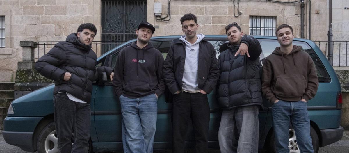O grupo Lisdexia, en Ourense, horas antes do seu concerto no Café Cultural Auriense. Fran Lestón, guitarrista, no centro da imaxe.