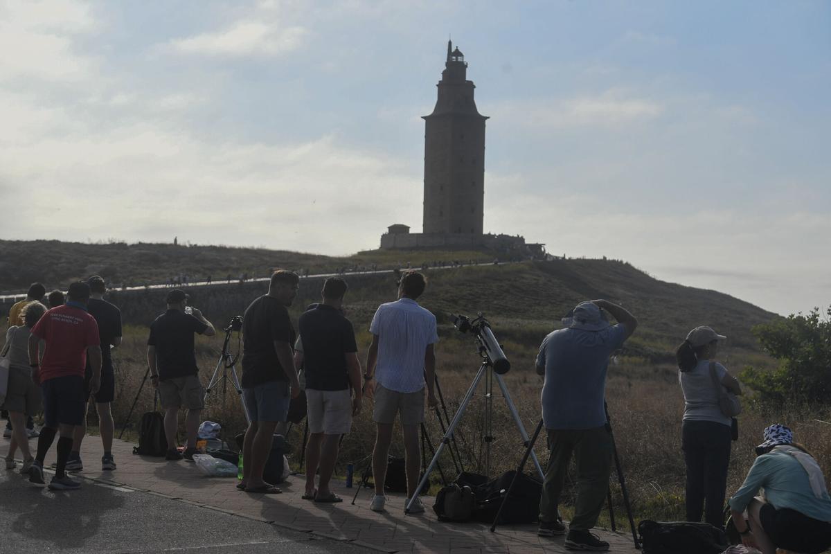 Cientos de curiosos se acercaron a ver un evento astronómico único en Punta Herminia Cientos de curiosos se acercaron a ver un evento astronómico único en Punta Herminia
