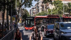 Barcelona 03/07/2026 Barcelona. El tramo entre la Rambla de Badal y la Plaça de Sants,que reabrirá el tráfico los fines de semana durante dos años debido a las obras que obligan al bus H10 a pasar por ese tramo. AUTOR: JORDI OTIX