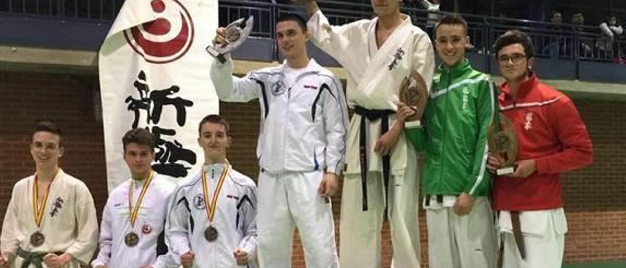 Los karatecas de la Ribera consiguen nueve cetros en  el Campeonato de España