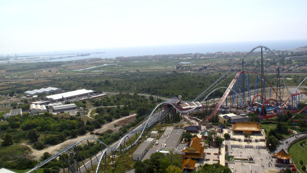 Terrenos donde se construirá Barcelona World vistos desde Port Aventura.