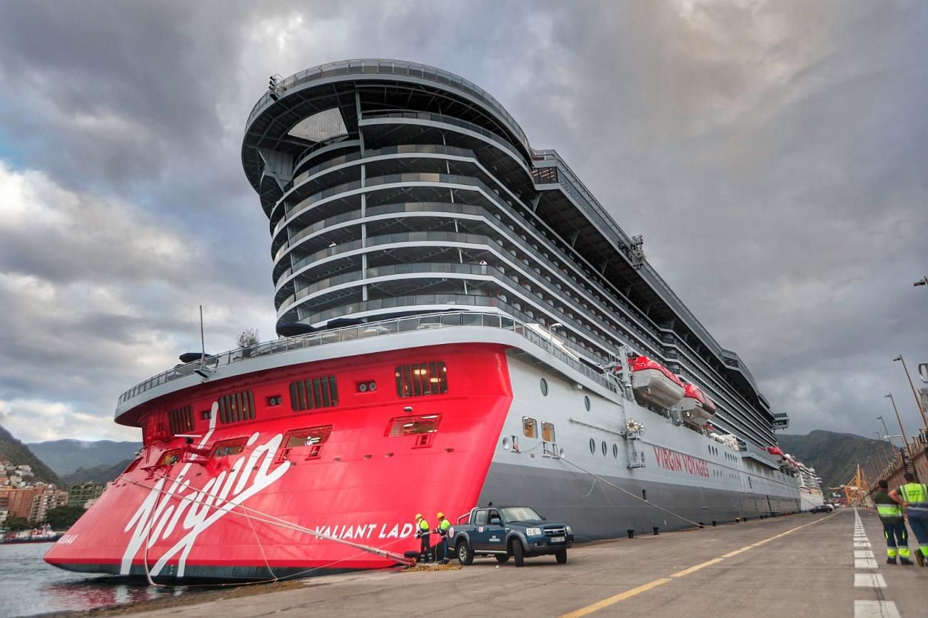 Llegada al Puerto de Santa Cruz de Tenerife del crucero 'Valiant Lady'