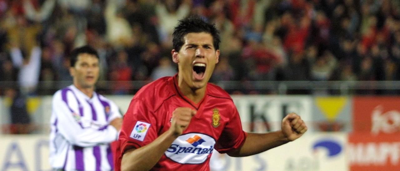 Luque celebra el gol que le dio la permanencia al Mallorca en la temporada 2000/01.