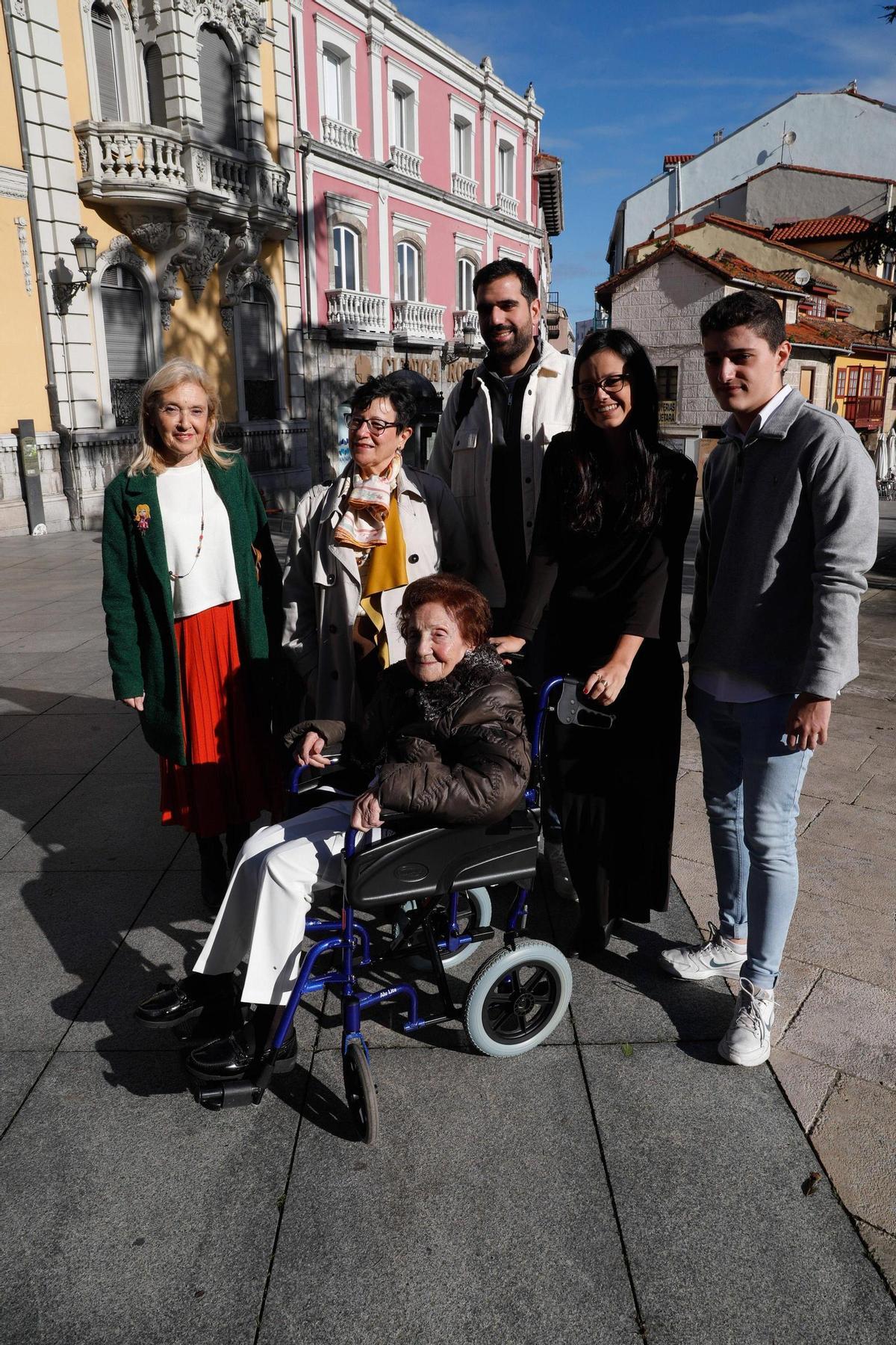 Maricuela, la histórica socialista, homenajeada en Avilés