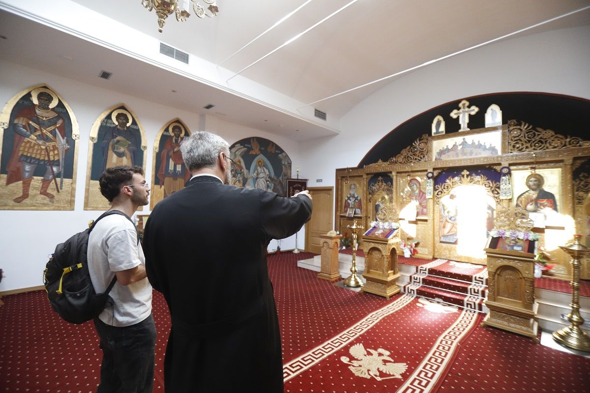 Así es por dentro la parroquia de la Iglesia Ortodoxa Rumana en Las Fuentes, Zaragoza