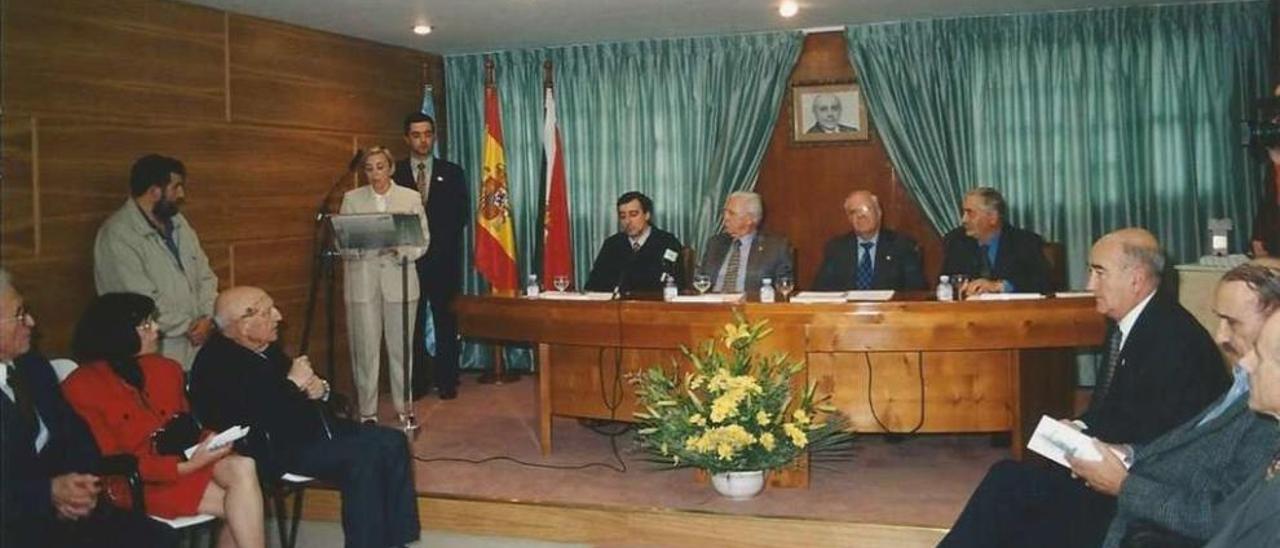 Acto de entrega do terceiro Premio Xornalístico Manuel Reimóndez Portela, no ano 1998.