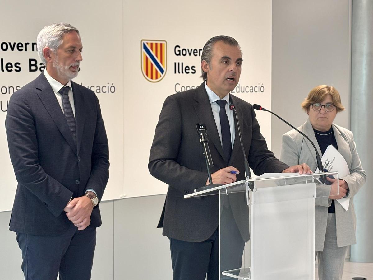 Suñer, Vera y Ginart, este lunes en la Conselleria de Educación.