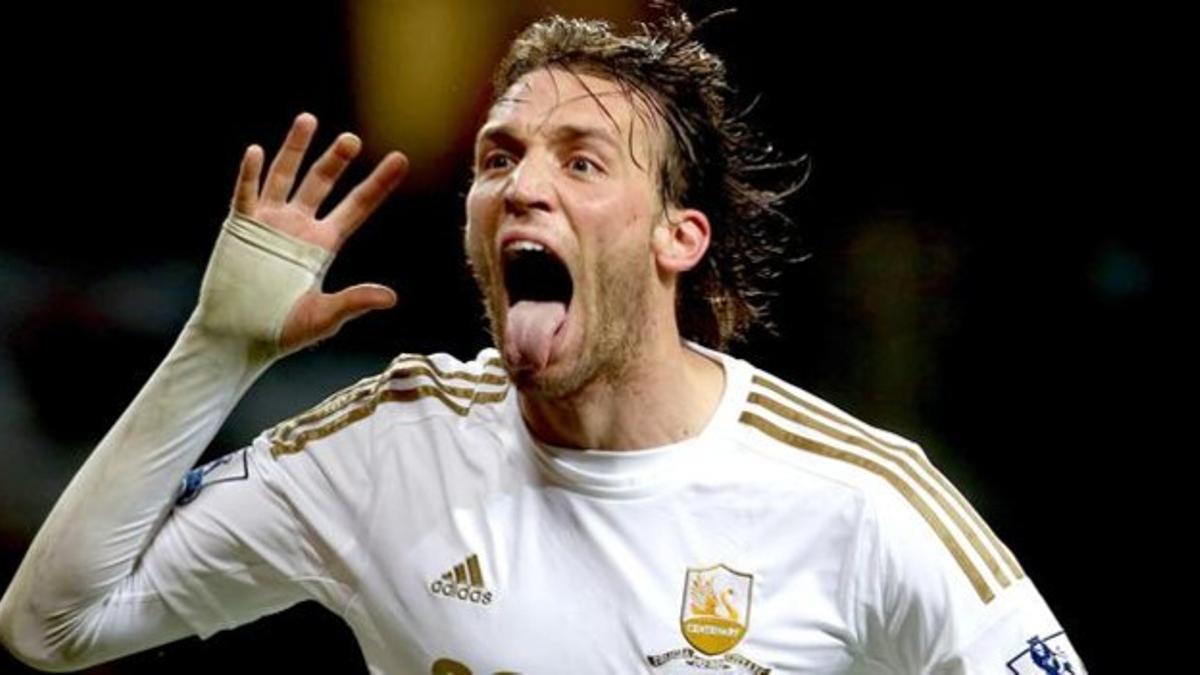 Michu celebra uno de sus goles con el Swansea.