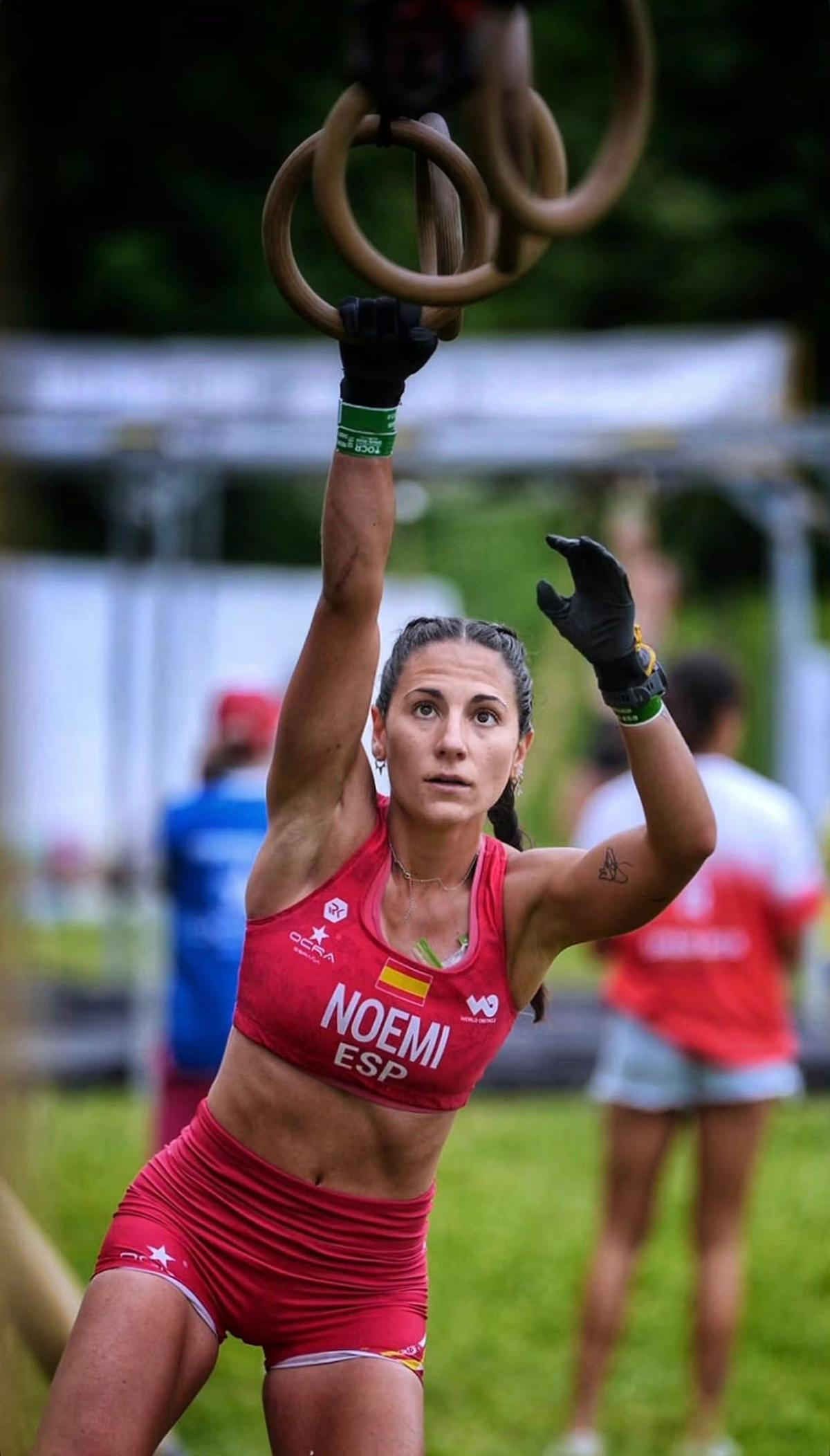 Noemí Lázaro Alarcón, medalla de bronce en el Mundial de Carreras de Obstáculos 2026 en Irlanda.