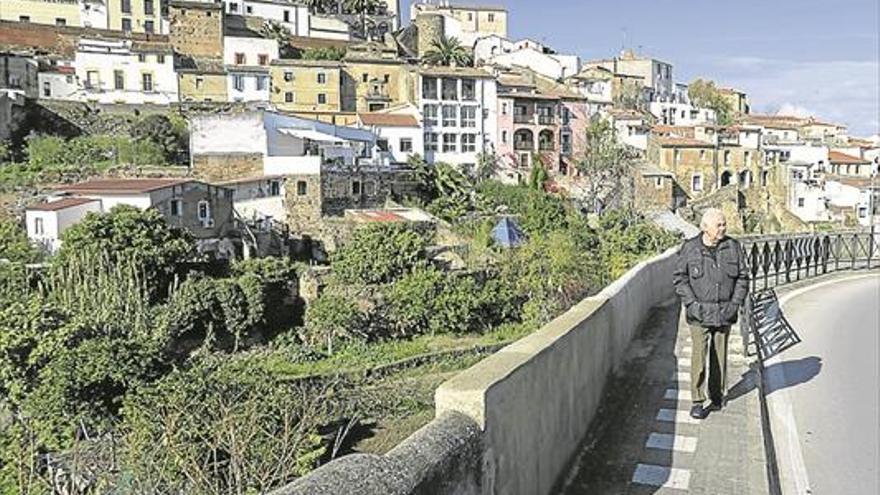 Reparan el muro derruido de la calle Fuente Rocha