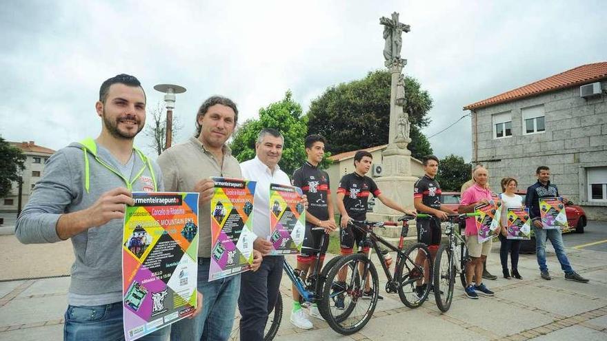 Presentación de las jornadas sobre Mountain Bike en Ribadumia. // Iñaki Abella