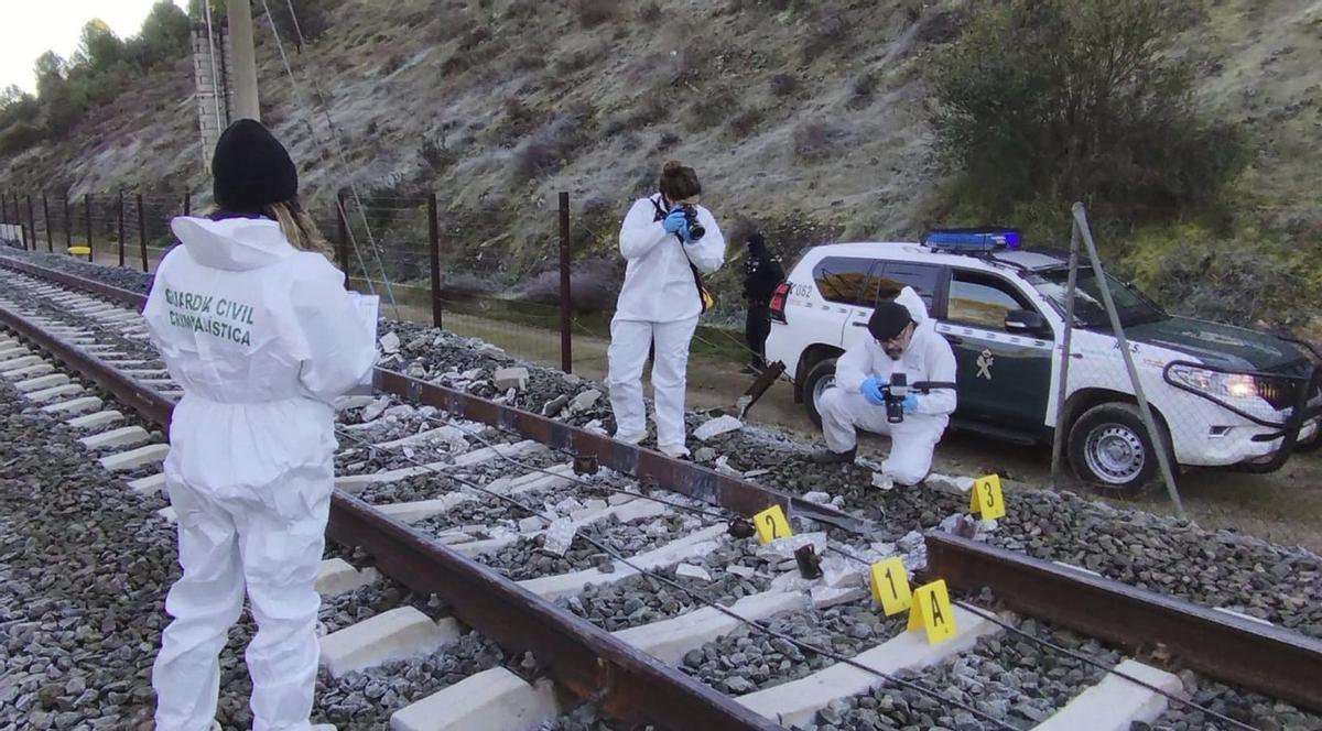 Transports i la investigació se les tenen per la retirada de proves a Adamuz