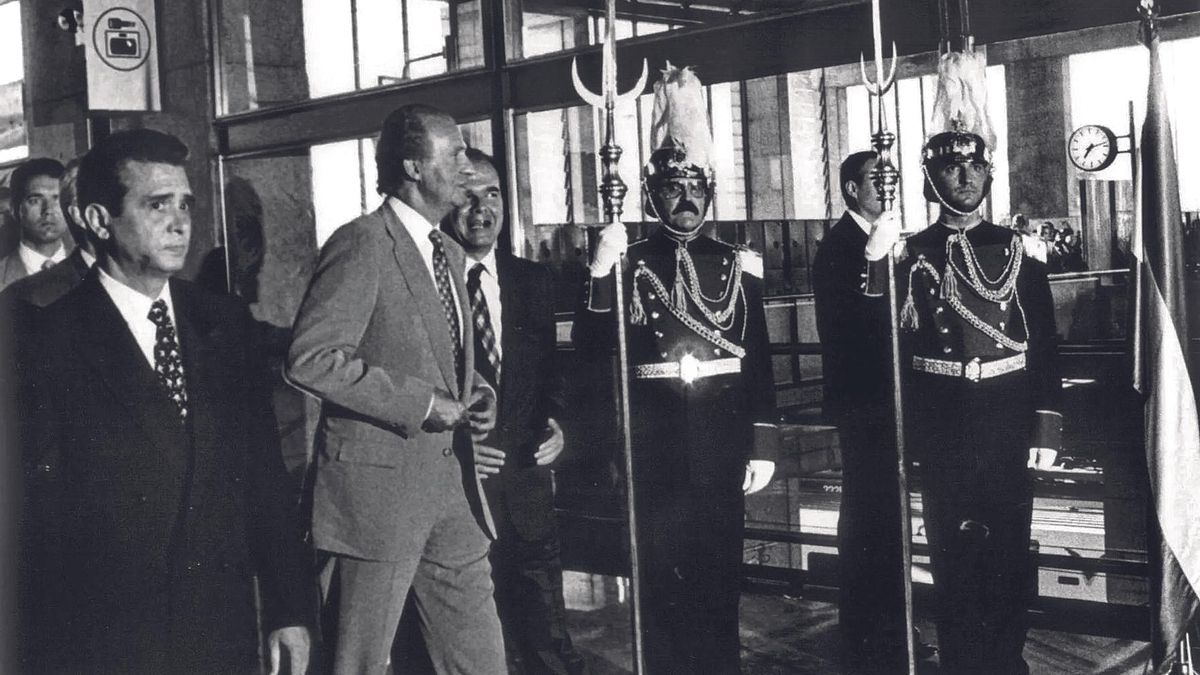 Herminio Trigo (alcalde en 1994) y el entonces presidente de la Junta Manuel Chaves, junto a Juan Carlos Ien la inauguración de la estación.