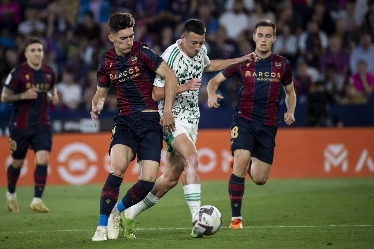 EN IMÁGENES: Así fue el encuentro entre el Real Oviedo y el Levante EN IMÁGENES: Así fue el encuentro entre el Real Oviedo y el Levante