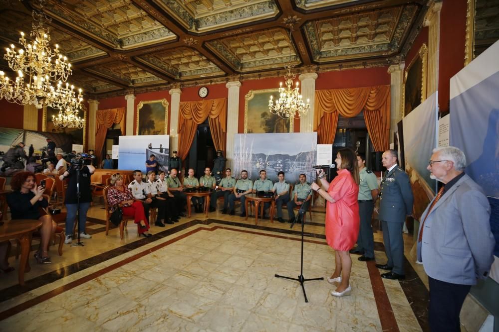 La Sociedad Casino de Torrevieja acoge hasta el lunes una exposición fotográfica de Manuel Lorenzo con motivo del 175 aniversario de la Guardia Civil. La inauguración el martes estuvo precedida por un