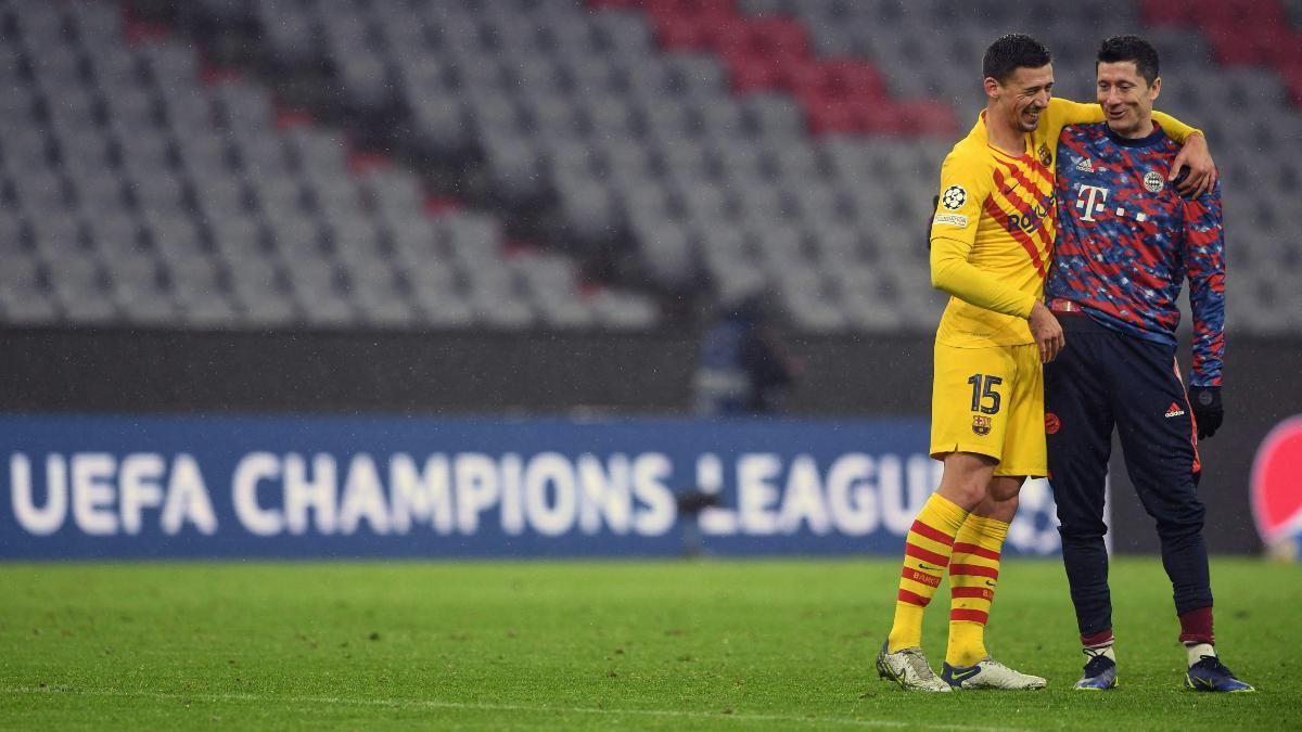 Bayern Múnich - FC Barcelona: ¡La imagen que va a enfadar al barcelonismo! Lenglet sonriente tras el partido con Lewandowski