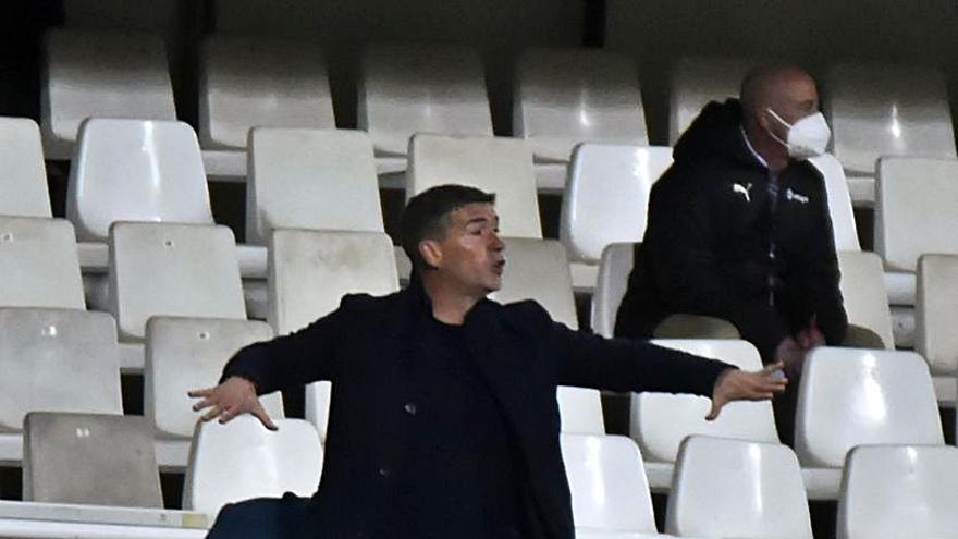 Luis Carrión, entrenador del FC Cartagena, analiza el partido ante el Real Zaragoza