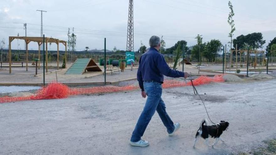 Los villenenses cuentan con una nueva zona de esparcimiento para sus mascotas.