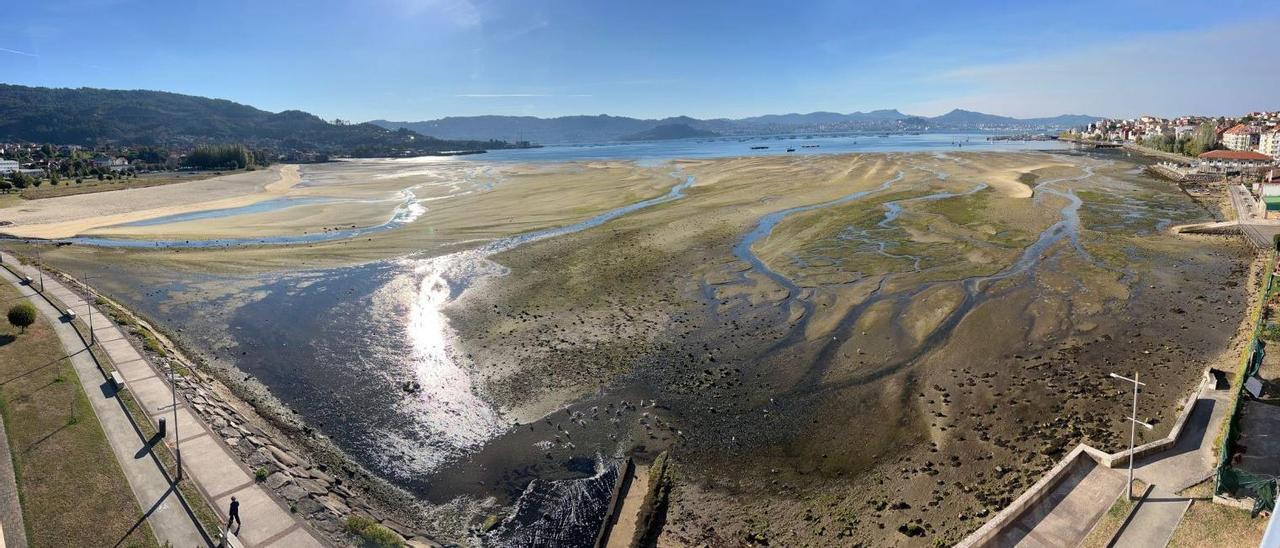 En Moaña, la arena se dejó ver desde A Xunqueira hasta Meira y O Vaticano.