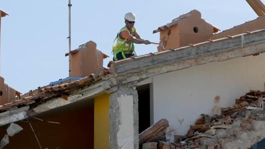 Los dueños de los bungalows demolidos en Tabarca reclaman 2,4 millones